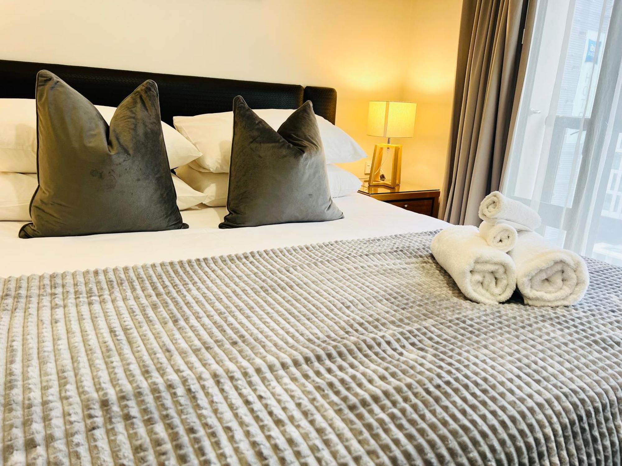 Highrise Studio Apartment W/ Ac, Pool & Gym In Auckland Cbd Exteriör bild